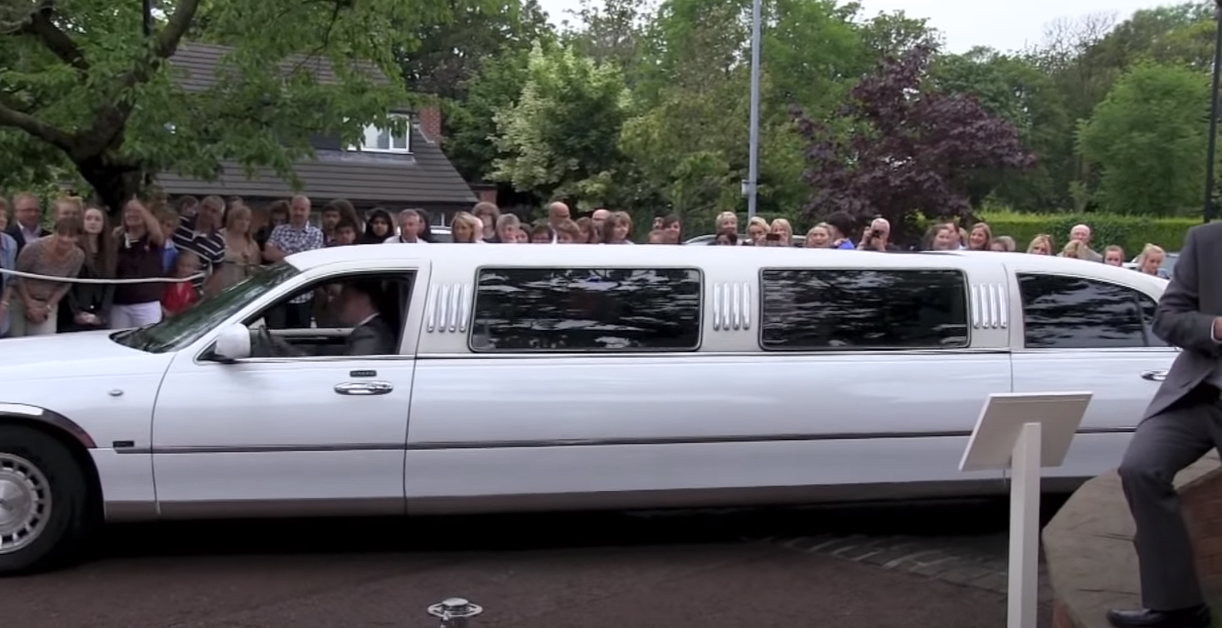 Hiring a Limousine For Your Prom